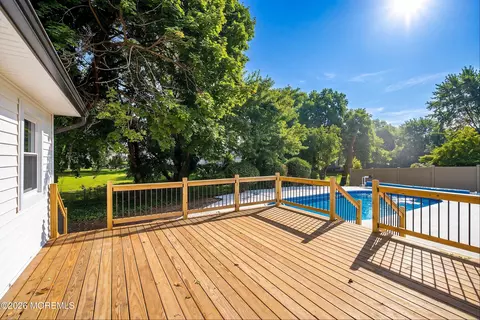 Exterior - 17 Mohawk Dr, Matawan, NJ 07747 photo 4 of 7