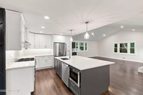Kitchen - 17 Mohawk Dr, Matawan, NJ 07747 photo 1 of 4