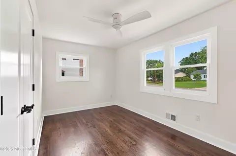 Bedroom - 17 Mohawk Dr, Matawan, NJ 07747 photo 3 of 4
