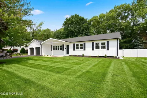 Exterior - 17 Mohawk Dr, Matawan, NJ 07747 photo 2 of 7