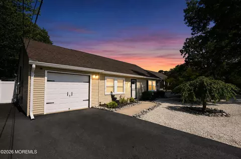 129 Ahoy Rd, Manahawkin, NJ 08050