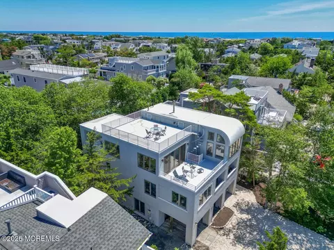 9 W 22nd St, Barnegat Light, NJ 08006