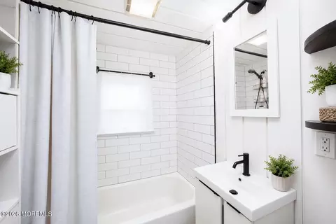 Bath - 433 Devon St, Lacey, NJ 08734 photo 1 of 1