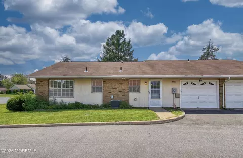 32 Yorkshire Ct #D, Manchester, NJ 08759