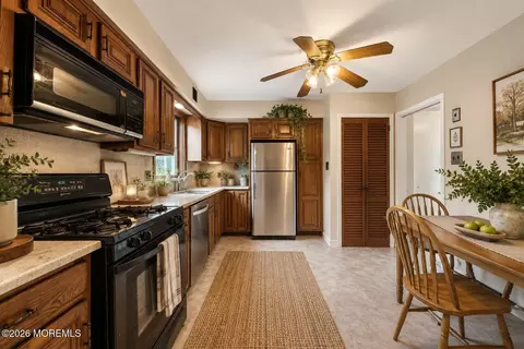 Kitchen - 22 Tuxedo Dr, Wayne, NJ 07470 photo 1 of 4