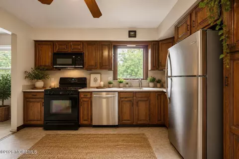 Kitchen - 22 Tuxedo Dr, Wayne, NJ 07470 photo 2 of 4