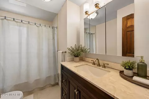 Bath - 22 Tuxedo Dr, Wayne, NJ 07470 photo 1 of 2
