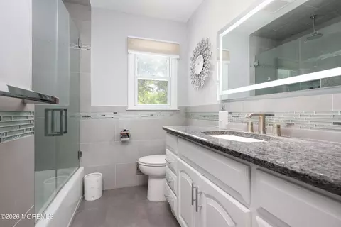 Bath - 41 Walter Dr, Jackson, NJ 08527 photo 1 of 2