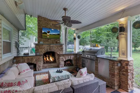 Exterior - 41 Walter Dr, Jackson, NJ 08527 photo 2 of 10