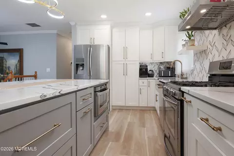 Kitchen - 41 Walter Dr, Jackson, NJ 08527 photo 7 of 7