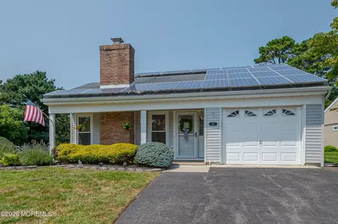 22 Gladstone Ave, Manchester, NJ 08759