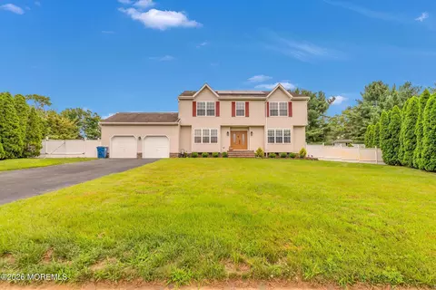 6 Rizzo Ct, Howell, NJ 07731