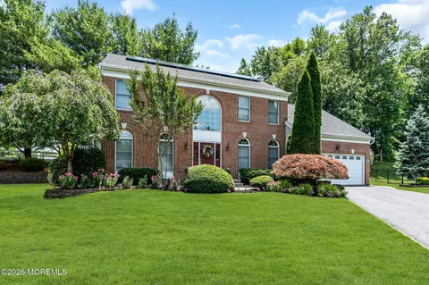 66 Vardon Way, Farmingdale, NJ 07727