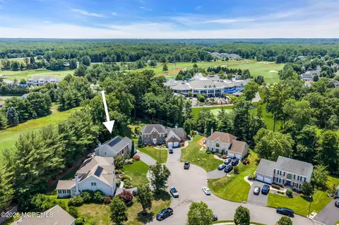 66 Vardon Way, Farmingdale, NJ 07727
