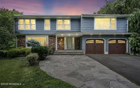 14 Kathy St, Kendall Park, NJ 08824