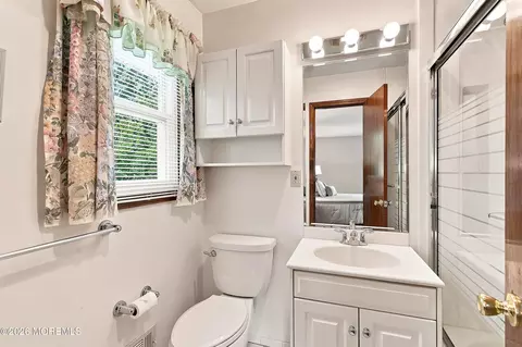 Bath - 753 Eagle View Rdg Rd, Brick, NJ 08724 photo 2 of 4