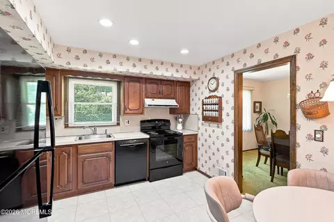 Kitchen - 753 Eagle View Rdg Rd, Brick, NJ 08724 photo 1 of 3