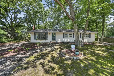 3 Quiver Ct, Toms River, NJ 08753