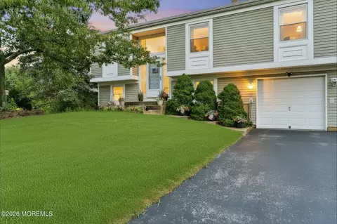 209 Hearth Ct W, Lakewood, NJ 08701