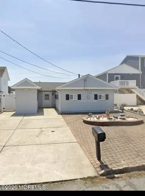 35 Mirror Lake Dr, Little Egg Harbor, NJ 08087