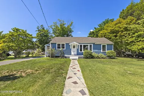 16 S Maple Ave, Tuckerton, NJ 08087