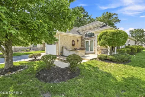 6 Minot Light Ct, Barnegat, NJ 08005