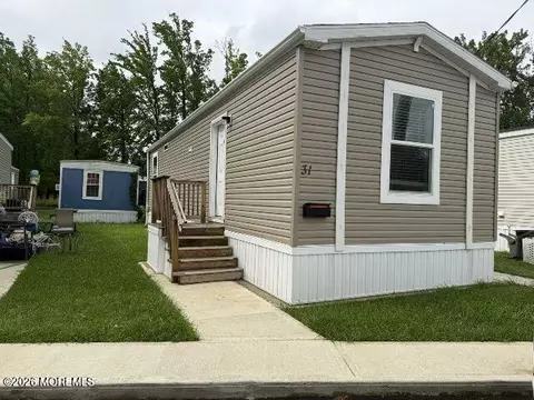 31 Randall Ave, Hazlet, NJ 07730