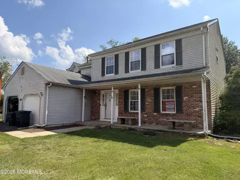 40 Newport Dr, Manalapan, NJ 07726