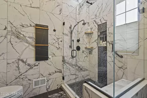 Bath - 50 Pancoast Rd, Waretown, NJ 08758 photo 3 of 5