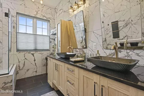 Bath - 50 Pancoast Rd, Waretown, NJ 08758 photo 2 of 5