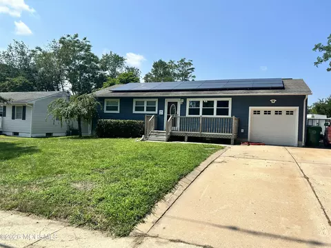 31 Tilton Ave, Toms River, NJ 08757