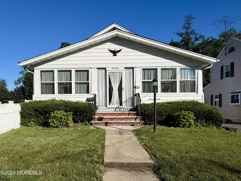 64 W George St, Freehold, NJ 07728