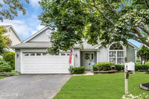 155 Skyline Dr, Lakewood, NJ 08701