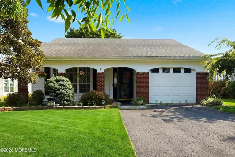8 Weybridge Pl, Manchester, NJ 08759