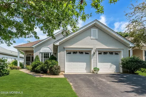 16 Bellflower Dr, Lakewood, NJ 08701