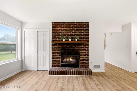 Living - 297 Bartley Rd, Jackson, NJ 08527 photo 2 of 3