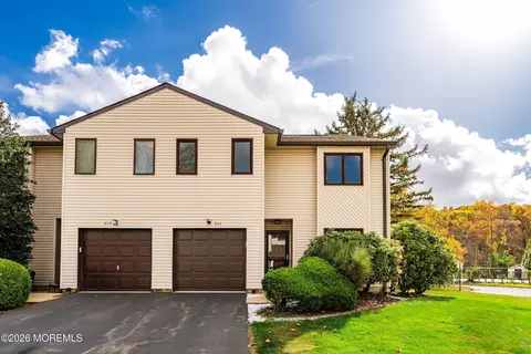 211 Pear Dr, Marlboro, NJ 07746