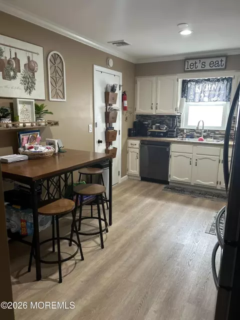 77 Nostrand Dr, Toms River, NJ 08757