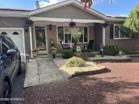 77 Nostrand Dr, Toms River, NJ 08757