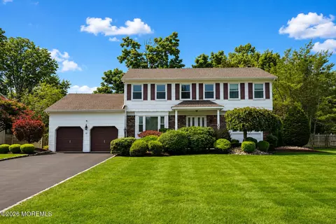 20 Cooperhawk Dr, Manalapan, NJ 07726