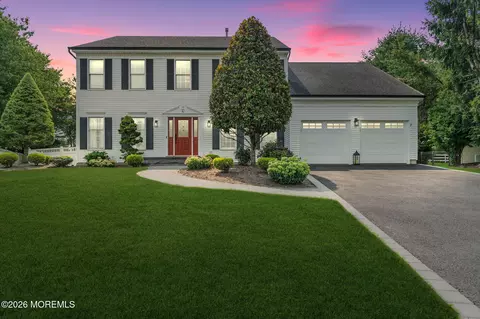 6 Snead Ct, Farmingdale, NJ 07727