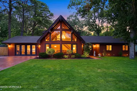 35 Pierson Rd, Toms River, NJ 08753