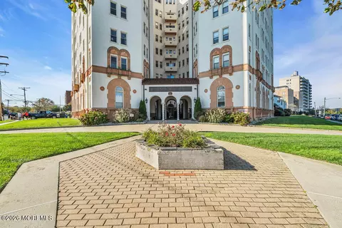 400 Deal Lake Dr #PH1, Asbury Park, NJ 07712