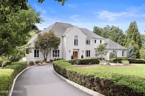 7 Twin Lakes Dr, Manalapan, NJ 07726