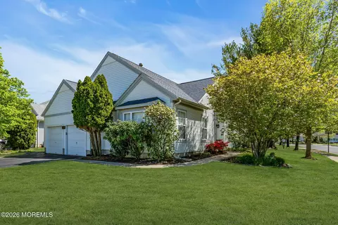 2 Bedford Ct, Manchester, NJ 08759