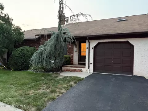4 Cheltenham Pl #604, Sayreville, NJ 08872