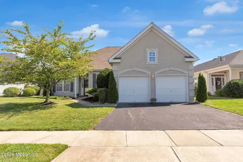 43 Bunker Hill Dr, Allentown, NJ 08501