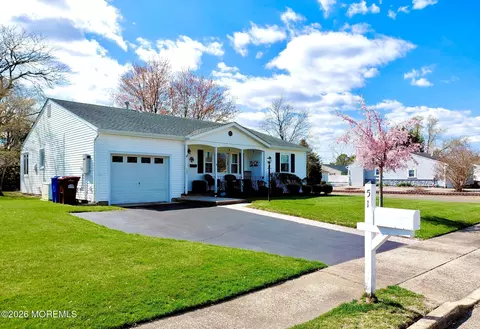 51 Eton Rd, Toms River, NJ 08757