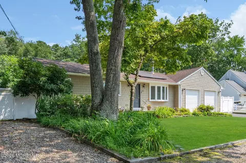 512 Gladstone St, Toms River, NJ 08757