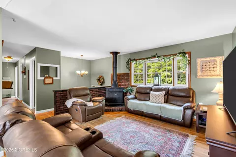 Living - 45 Ocean Ave, Jackson, NJ 08527 photo 4 of 5
